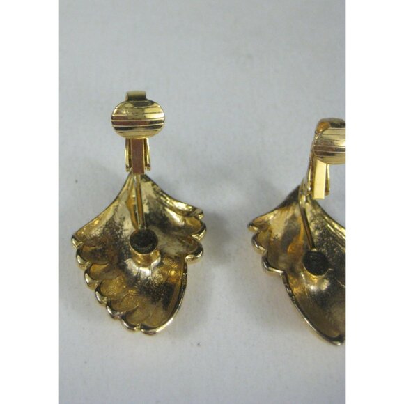 Gold Tone Clip On Earrings Leaf Design Scalloped Edges Vintage 1980 - Picture 4 of 7